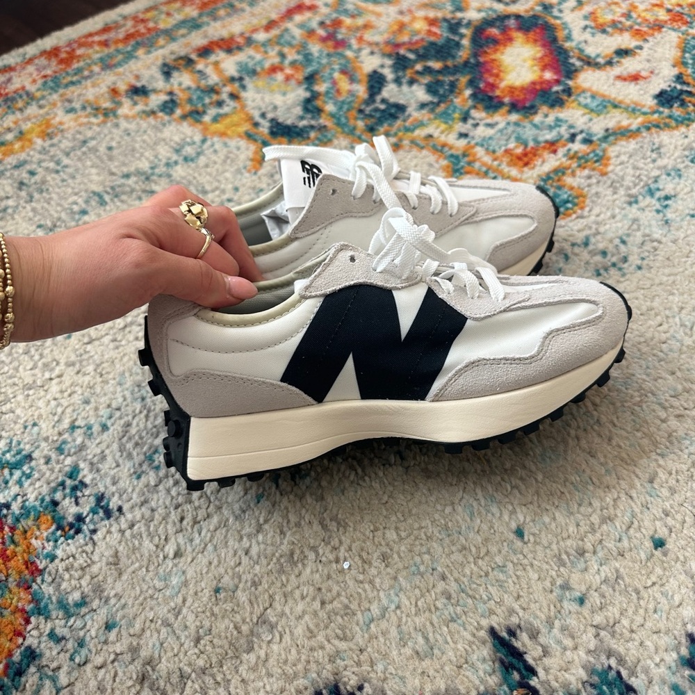 Women’s new balance 327
